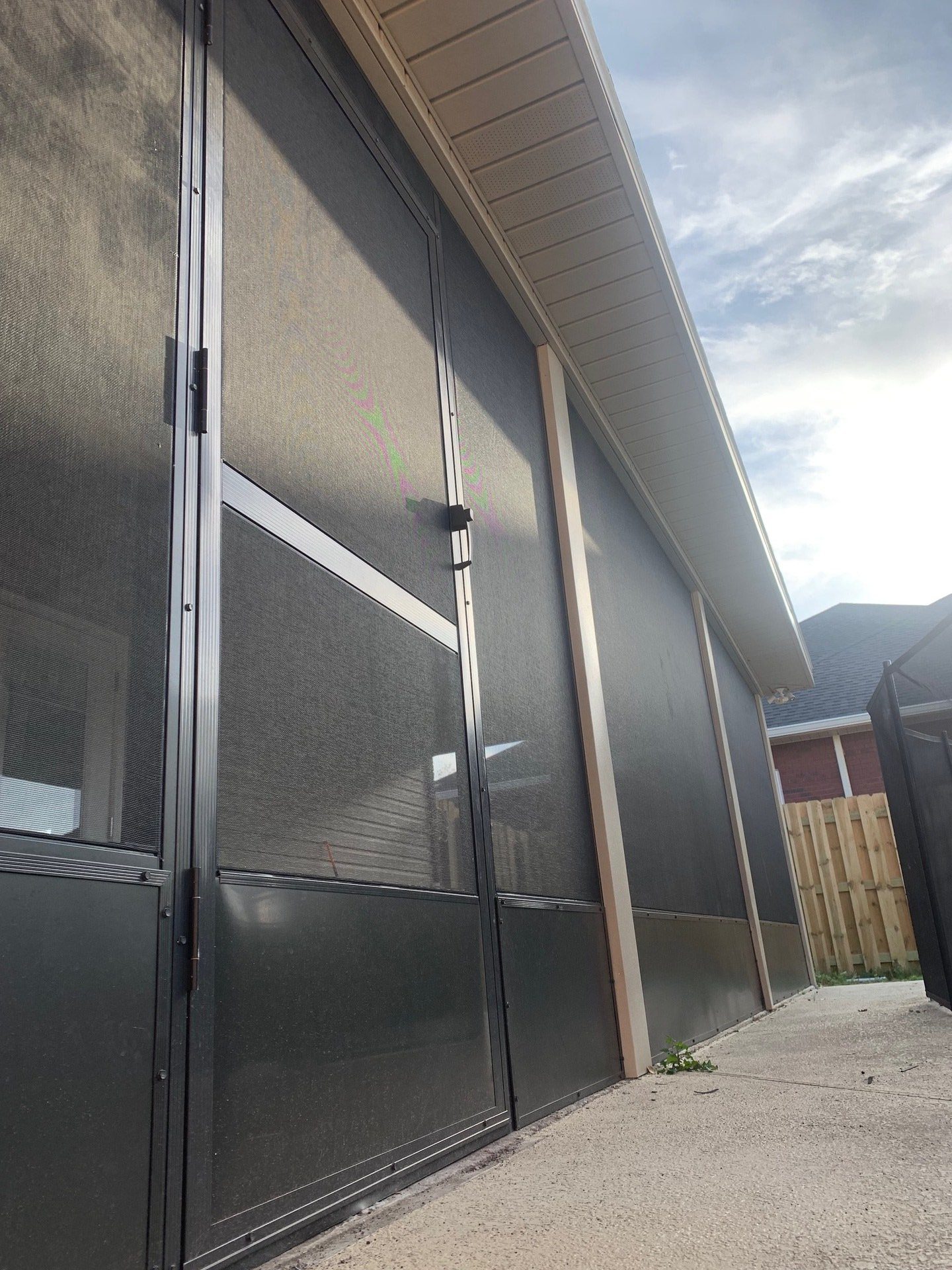 Rolling Screens & Screen Rooms